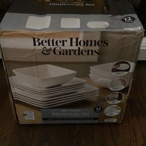 Better Homes and Gardens dinnerware set